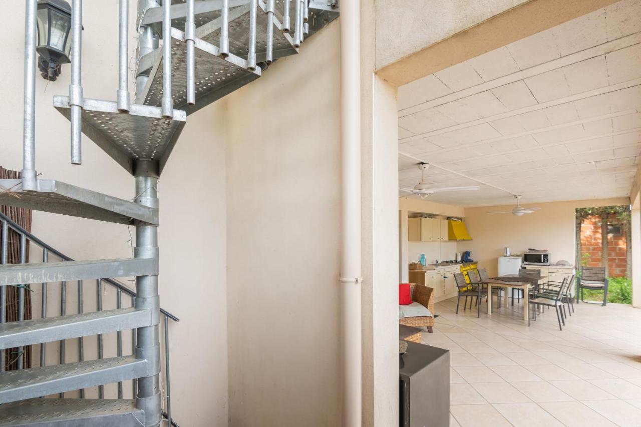Villa Les Cigales Ouveillan Bagian luar foto